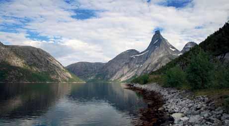 AUGUSTI 15 Vänortstur till Lofoten och Tysfjord i Norge 15-18 augusti Hembygdsresor, Föreningen Norden och Gällivare kommun anordnar en vänortsresa till Norge.