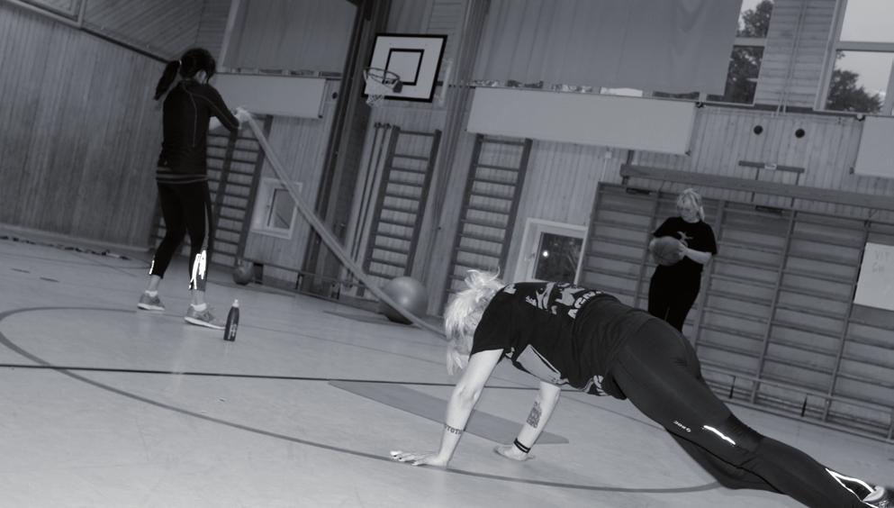 funktionell träning Funktionell träning kan hjälpa till att stärka upp kroppen för att få en bättre hållning vilket leder till minskad belastning på leder, ligament, muskulatur med mera.