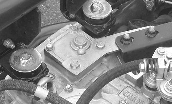 Ta bort ett befintligt flak. Starta motorn. Använd den hydrauliska lyftspaken och sänk flaket till dess att cylindrarna är lösgjorda i sina spår. Lossa lyftspaken och stäng av motorn.