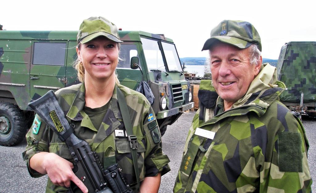Skyddsvaktsinstruktör Lars Jacobsson och Anna