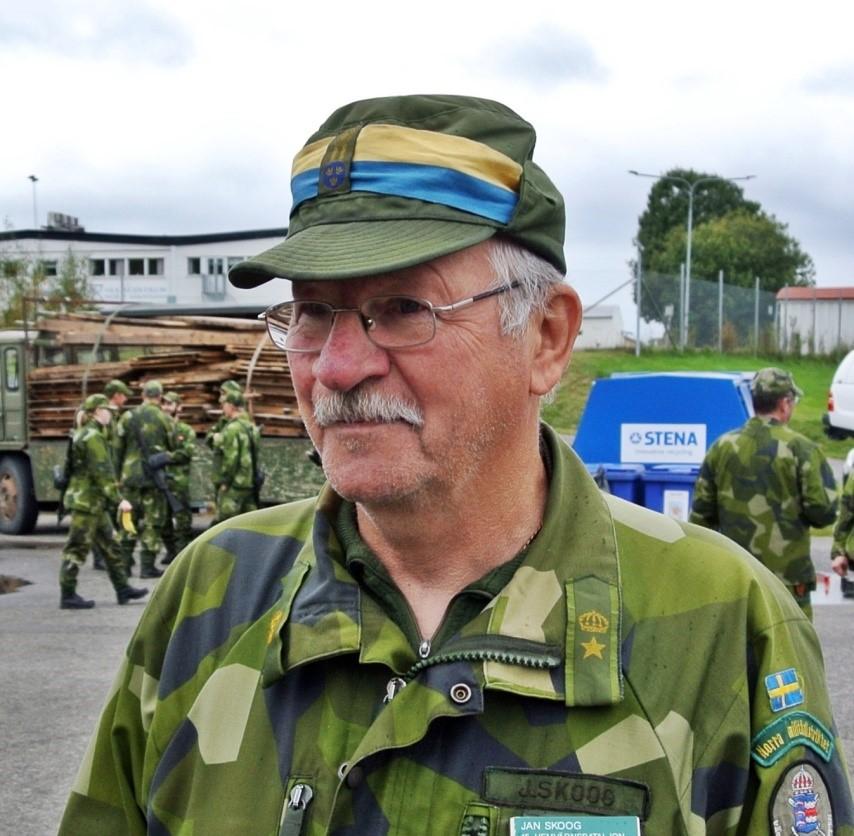 Välkände T 3 majoren och hemvärnsveteranen Janne Skoog var en av övningens många instruktörer. Foto Karl-Erik Svensson.