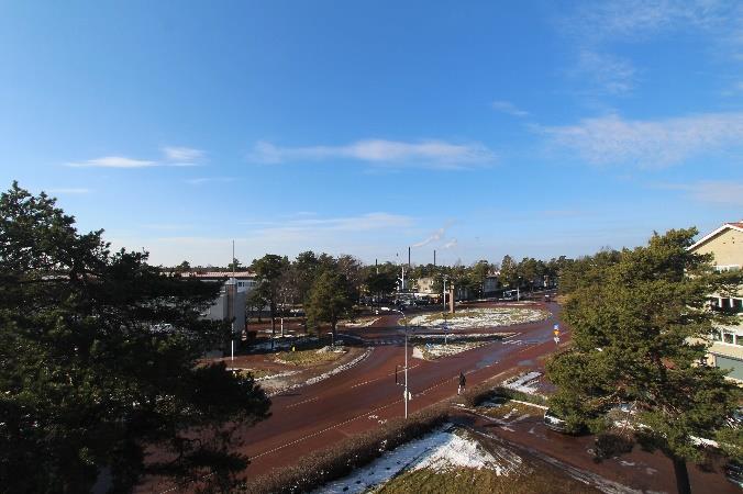 skåp, wc och handdukstork