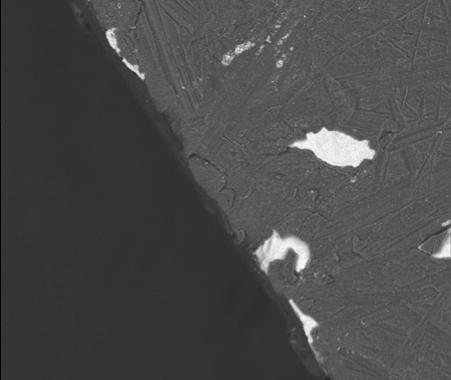 100μm 100μm 100μm Figur 16. SEM över prover som oxiderats vid 1100 C i 24 timmar. Från vänster till höger, 80 grit, 320 grit 1 μm. Övre raden visar SE bilder och undre raden BSE.