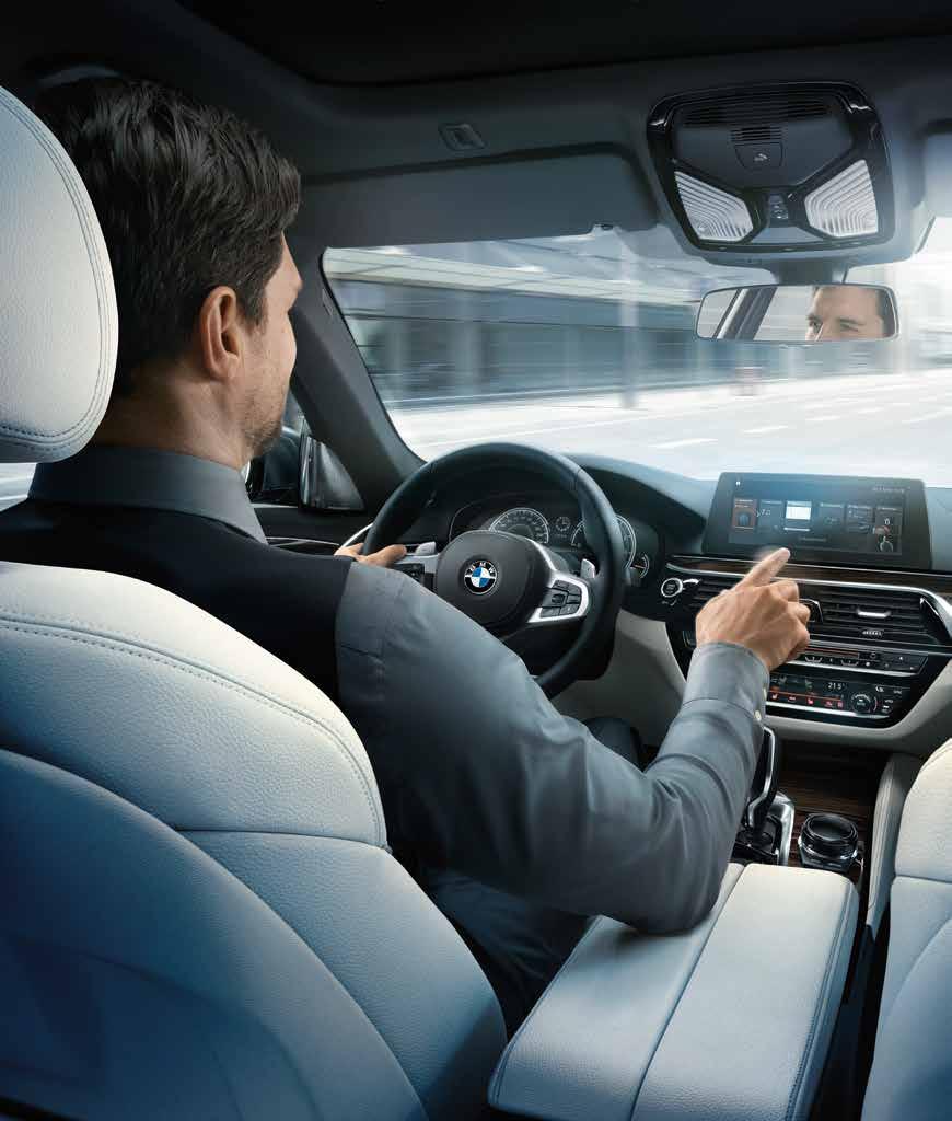 116 117 BMW CONNECTED DRIVE. UPPKOPPLAD OCH FRI. BMW ConnectedDrive representerar den intelligenta länken mellan bil, förare och omvärld.