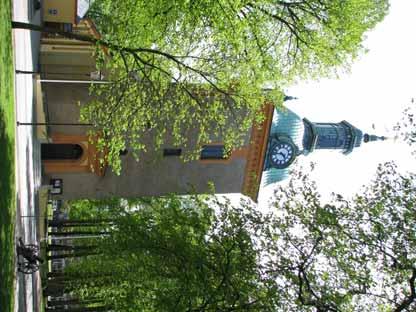 Vänersborgs kyrka Gudstjänst varje söndag kl. 11.00 Kyrkan har sommaröppet från 22/6-20/8 Vardagar 13.00-17.00 Lördagar 11.00-14.