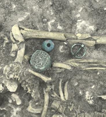 Institutionen för arkeologi och antik historia Kvinnor, män och allt däremellan - En studie om osteologiska och arkeologiska könsbedömningar på