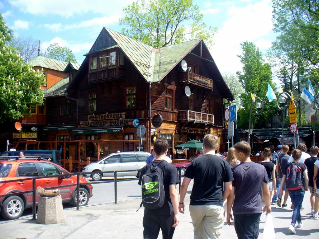 En del av deltagarna for med bussen till Zakopane i Tatrabergen tätt intill gränsen mot Slovakien.