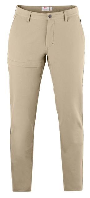 Fakta Reseutrustning Traveller s Trousers Resor i varma klimat kräver svala plagg med maximal ventilation och Fjällrävens nya Traveller s Trousers är utformade för att fungera lika bra när man
