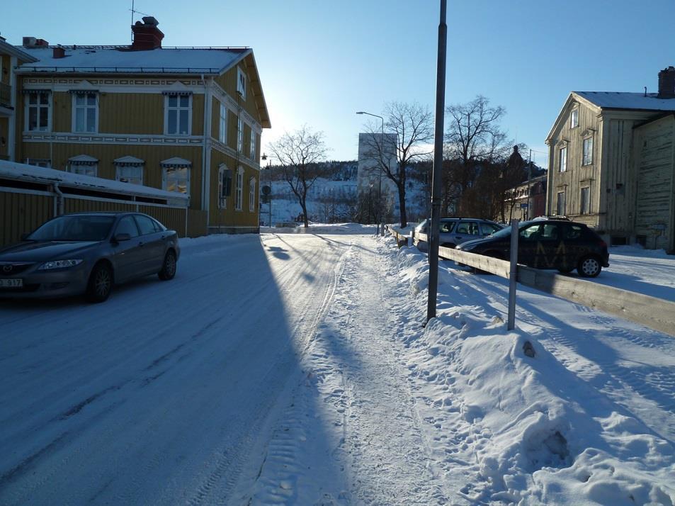 De tog även svagt avstånd till att platsen var trivsam, -0,6. Att platsen var livfull fick ett svagt medhåll, 0,5, men de tillfrågade upplevde dock att de var trygga på platsen, 1,9.