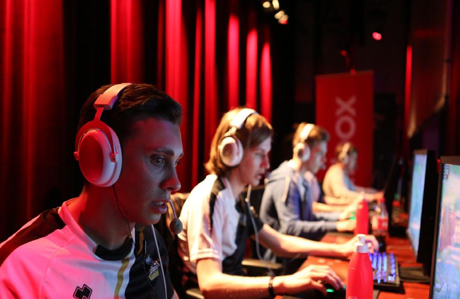 Med hjälp av Bolagets två mobila HD studioenheter producerar ESEN esports även sändningar från turneringar på events som Copenhagen Games, Birdie, Digitality X och Dreamhack inom stora spel som