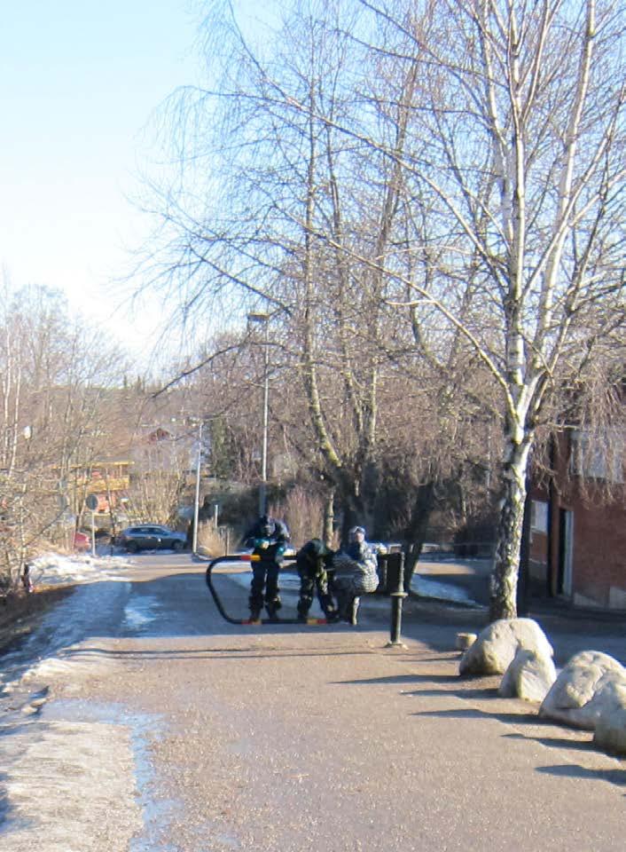 Hur känns det att gå över cykelvägen? Många elever tycker att det är som en helt vanlig cykelväg och att den inte innebär något problem.