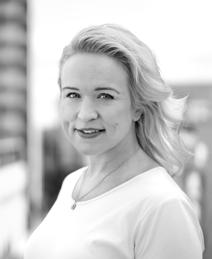Några månader innan dess skriver vi upplåtelseavtalet, och då betalas även en handpenning på 10 % av insatsen (minus det redan inbetalda förskottet).