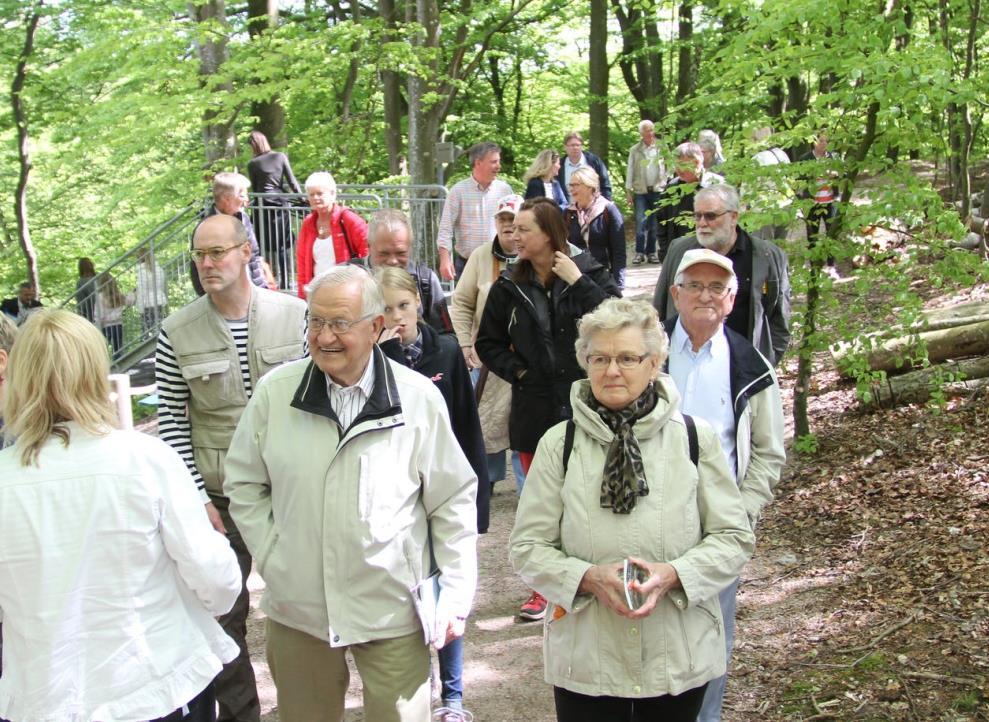 positivt för befolkningen som helhet och de flesta kan se fram emot ett både längre och friskare liv än tidigare generationer.