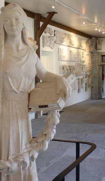kolmuseet i Hardemo Lundmarkska skolan Visar skolsal och lärarbostad från slutet av 1800-talet. Redan för 200 år sedan donerades medel för bygge av skolhuset av nders Lundmark.