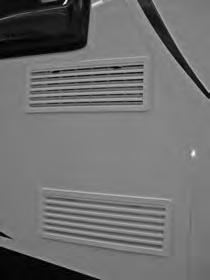 2 1 2 1 Kylskåpets ventilation kan stängas med luckor när det inte drivs med gasol. Dessa luckor kallas vinterluckor och används endast när kylskåpet drivs med el vintertid.