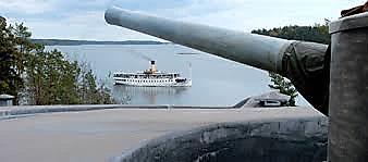 Siaröfortet Norröra (Saltkråkan) Båtresa till Siarö och Norröra måndag 29 maj. En heldag Båten Nämdöfjärd ligger vid hotellhörnan.