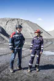 Mathias Tegel, processingenjör vid anrikningsverket i Svappavaara, övervakar kvaliteten. FOTO: MAURITZ MAGNUSSON Krossning och sovring sker separat för de olika malmsorterna.