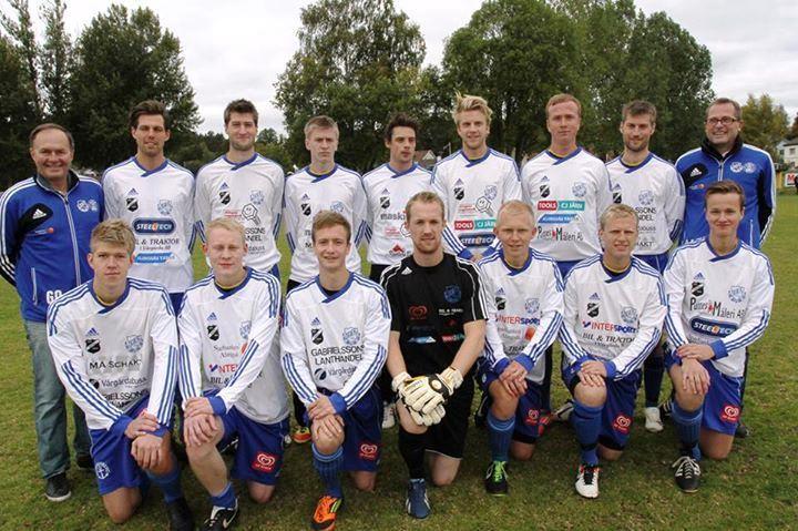 Säven/Hols Fotbollsektion 2014 Göran Andersson (ordf.), Niklas Näverstedt (fotbollsansvarig) och Patrik Svantesson. I samarbete med Hols IF Gerhard Olsson, Anders Lummander och Mikael Bäck.