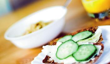 5 TIPS - för den matglade Hotellfrukost Börja dagen med att njuta av en maffig hotellfrukost på Hotell Olof i Åseda.