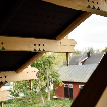 Villan är uppförd i en fornnordisk stil i massiva timmerstockar på en källare uppförd i natursten. Mellan 1905 1914 användes villan som kulturhistoriskt museum för att härefter användas som bostad.