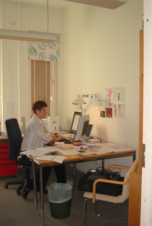 koncentration till sin karaktär 1a) Ett typiskt kontorsrum 1b) En typisk korridor på ett kontor av typen cellkontor.