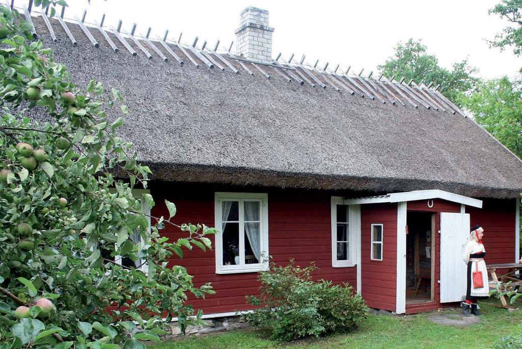 18 Estlandssvensk Vårt fotavtryck på Ormsö är hembygdsgården Allmän information om VKÜ (Vormsi Kodukandi Ühing) Föreningen bildades i januari 2000 för att genomföra köpet av Pearsgården i Sviby som