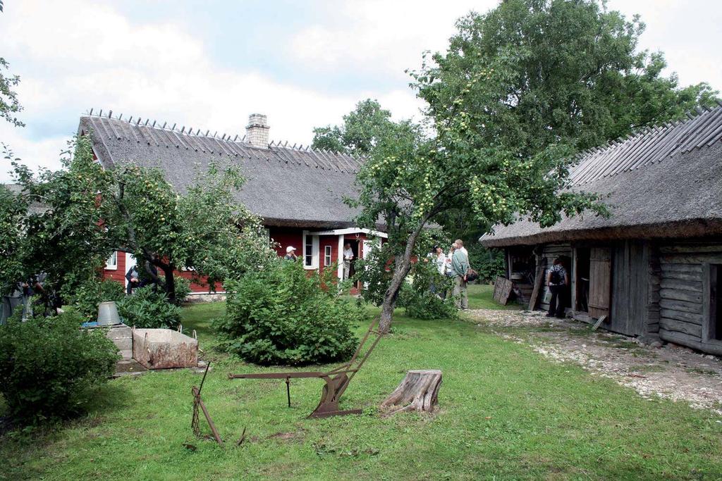 20 Estlandssvensk Kodukanditalu on meie jalajälg Vormsil Üldinfo VKÜ (Vormsi Kodukandi Ühing) kohta Ühing asutati jaanuaris 2000, et osta Pearsi talu Svibys. Talust pidi saama kodukanditalu.