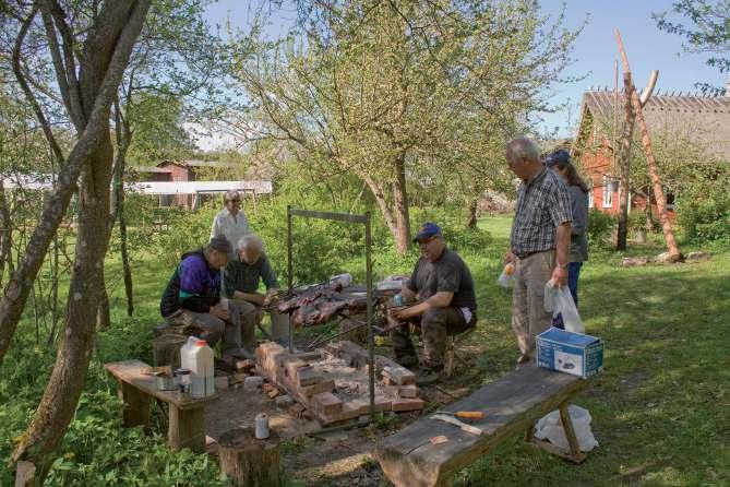 Eestirootslane Loodame oma viimasele taotlusele saada positiivse vastuse hiljemalt maiks, nii et karkass saaks valmis sel aastal. Varasemad hooned on korda tehtud ühingute kaudu kogutud toetuste abil.