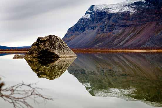 Ráhpavuobme. Foto: Carl-Johan Utsi rätt som enskilda innehar (en same som är medlem i en sameby) men som måste bedrivas i kollektiv form (genom samebyn) och som inte kan överlåtas.