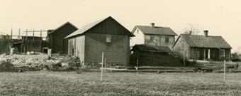 Då flygfältet var iordningställt, dock utan asfalterad landningsbana, föreslogs inför försvarsbeslutet 1936 en avveckling av Värmlands regemente.