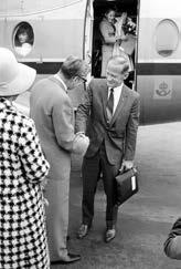 Satchmo och Buzz En prominent gäst som landat på flygfältet var Louis Satchmo Arm-strong som under pingsthelgen 1965 genomförde två bejublade uppträdanden i Mariebergsskogen.