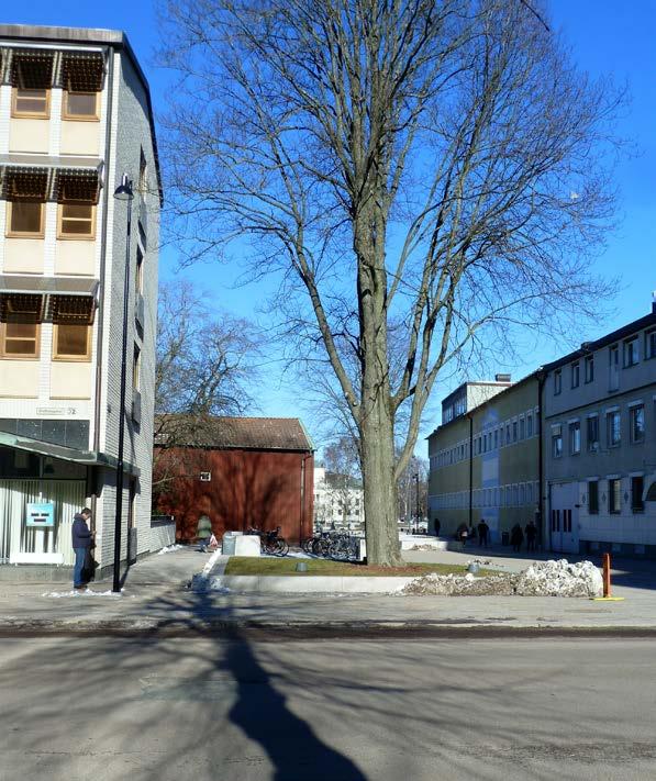 I slutet av 1930-talet ville de styrande i staden riva alla byggnader i kvarteret Almen. Trots ihärdiga protester från bland annat Hembygdsgillet kvarstod rivningshotet.