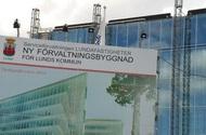 F-btkn Kristallen 1 Energibrunnarna fungerar som ett lager, på sommaren cirkuleras vätskan i energibrunnarna för att kyla fastigheten. Byggmånader Entr.