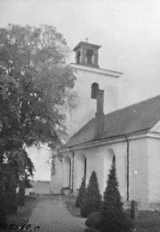 Efter mångårigt förfall genomfördes på 1730-talet ett flertal reparationsarbeten på kyrkan, då murverken lagades och stabiliserades med dragjärn.