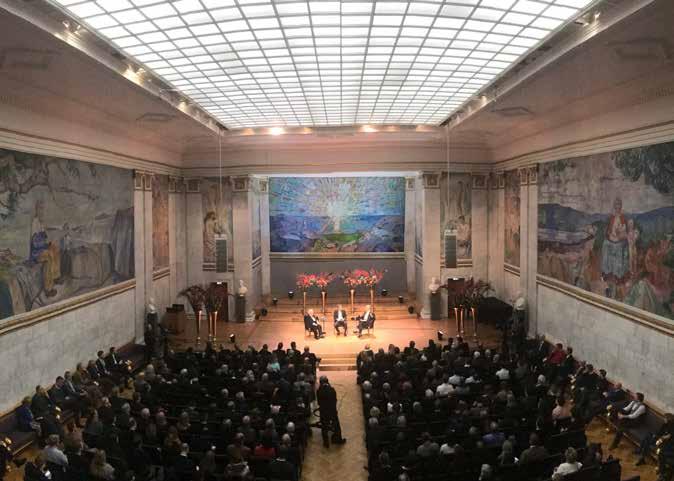 I den stora aulan på Universitetet i Oslo delades Nobels fredspris ut under åren 1947 1990. Konstverken är utförda av den kände norske konstnären Edvard Munch.