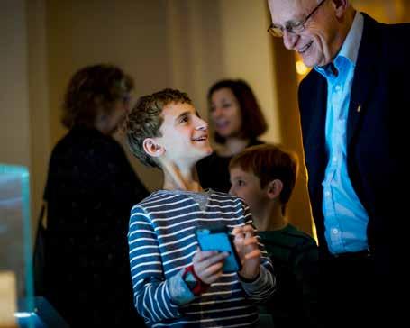 NOBELVECKAN INLEDS med ett besök på Nobelmuseet på Stortorget i Gamla Stan för samtliga pristagare med familjer.