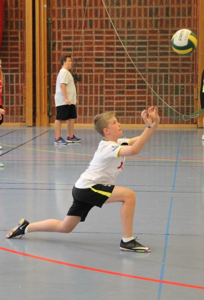 Sida 3 Volleybollturneringar Vecka 19 arrangeras volleybollturneringar för årskurs 7-9 enligt följande: Åk 8 Flickor: Tis fm 9 maj Volleybollturnering i idrottshallen kl 09.00-10.