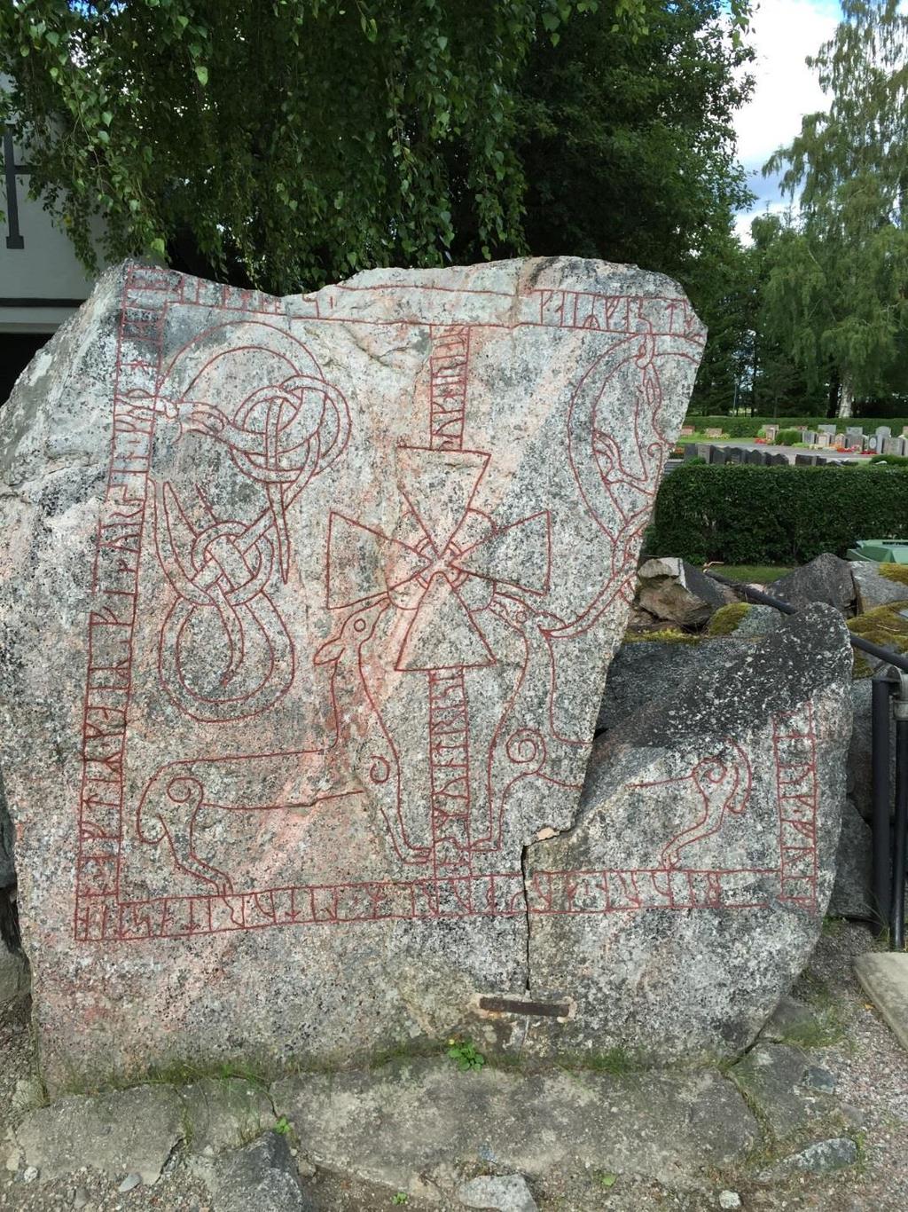Runstenen stod sannolikt på den ursprungliga platsen fram till 1896, nära en väg mellan Ölsta och Säva mellan Uppsala och Enköping.