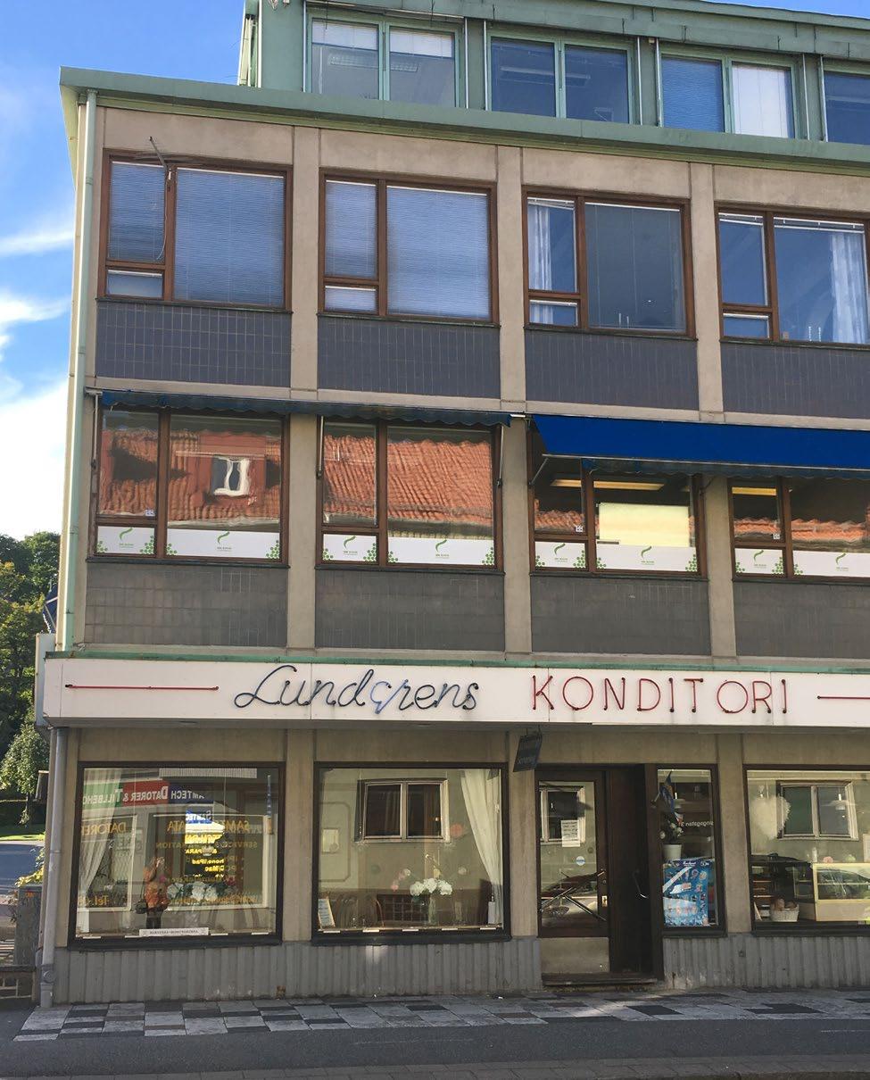 Skyltpolicy för Kungälvs kommun 23 Lundgrens Konditori, Göteborg Skyltningen består av en friliggande bokstäver i neon som lyser när det är mörkt.