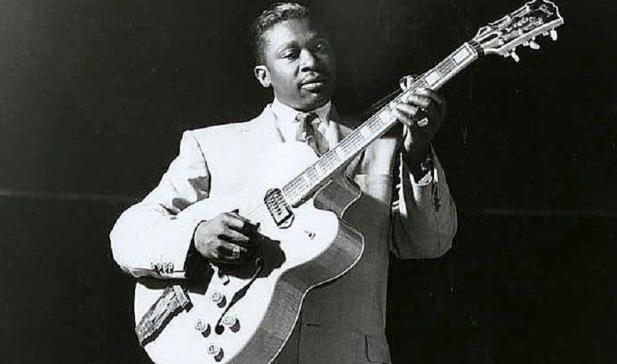 När han föddes fick han namnet Johnny Allen Hendrix, men föräldrarna bytte hans namn 4 år senare till James Marshall Hendrix.