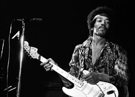 Blue Flames spelade på en mängd olika klubbar i New York och det var vid den här tiden som James på riktigt började utveckla sin unika stil som han sedan skulle bli känd för i the Jimi Hendrix
