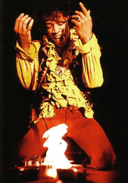 Den 30 september tog Chandler med Hendrix till the London Polytechnic där bandet Cream var bokat för en spelning. Där träffade Jimi Eric Clapton.