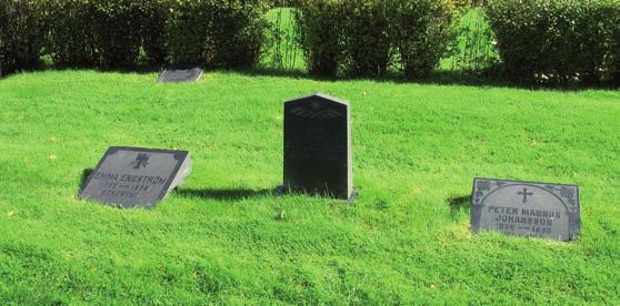 Ps 473 och Ps 469. Tänkespråk och verser nämns några gånger som Du slutade dagen för mig förrän aftonen kom, Glädjen lyckan kort den var. Sorgen, minnet blott är kvar och Vila i frid.
