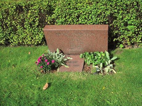 Det finns ett stort antal familjegravar i kvarteren. De flesta gravvårdarna är från 1940-50-talen, men det finns även många från slutet av 1900-talet.