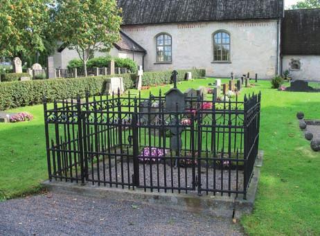 Gravvårdarna är orienterade åt olika håll. Gravvårdstyper Inom dessa kvarter finns det ett flertal påkostade gravar och gravvårdar.