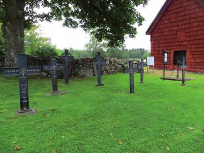 I dag finns bara två gravar kvar med ramar och grusbeläggning. Bland familjegravarna förekommer fler titlar, bland dessa märks t ex byggmästare, handlande, förrådsförvaltare, godsägare och kyrkoherde.