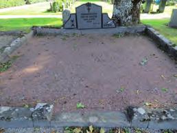 *1917 +2000 Hjältevad Klass 2 7-8 Liggande vård med gravram