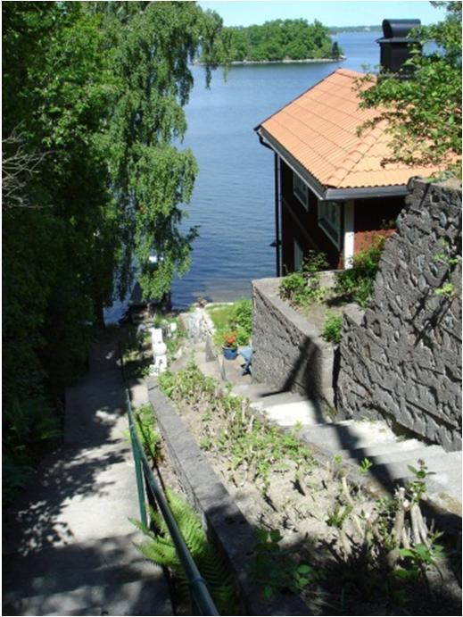 Befintlig trapp från förlängningen Kungsviksvägen Anslutning till fastigheterna i Kungsviken