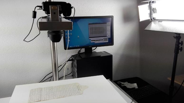 Bild 1. Stiftelsen FPHHs digitaliseringsutrustning på Historiska museet.