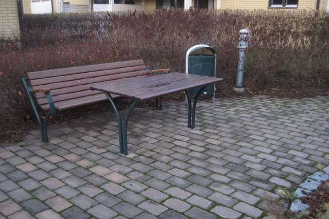 Gemensamma uteplatser Fastigheternas gemensamma gårdar och uteplatser är en källa till rekreation och ökad livskvalitet för hyresgästerna. Det är därför en fördel om alla kan nå och använda dem.